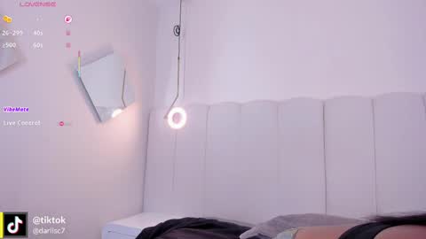 Snapshot of _huge_boobs_ebony chatting on October 7, 7:22 pm Darlis  online show from October 7, 7:22 pm