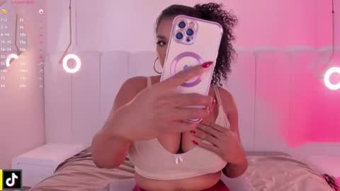 Snapshot of _huge_boobs_ebony chatting on October 30, 7:36 pm Darlis  online show from October 30, 7:36 pm