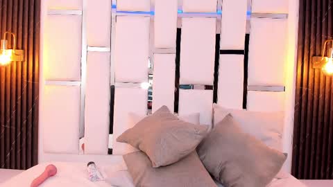 Iris online show from February 21, 3:32 pm