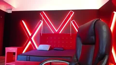 Isa online show from December 5, 2:03 pm