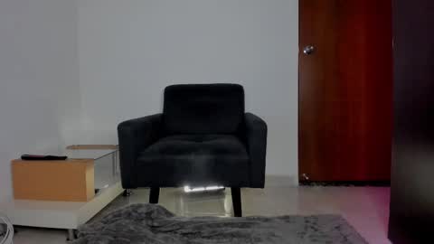 Snapshot of _isabella99_ chatting on February 12, 5:02 am Isabella online show from February 12, 5:02 am