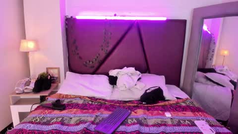 Snapshot of _isabella_2 chatting on January 7, 2:19 pm Isa online show from January 7, 2:19 pm