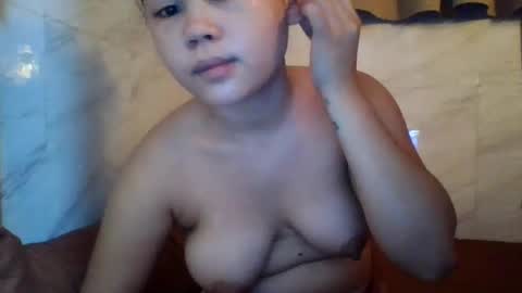 Snapshot of _ishi chatting on June 17, 3:53 am Ishi online show from June 17, 3:53 am