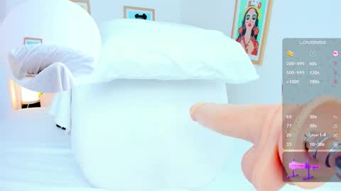 _jasminnee_ online show from November 6, 2:07 pm