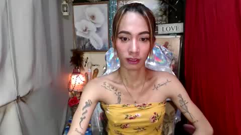 Snapshot of _jejebel chatting on November 11, 6:57 am Maria online show from November 11, 6:57 am