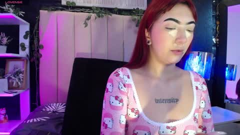 Mia online show from December 17, 1:49 pm