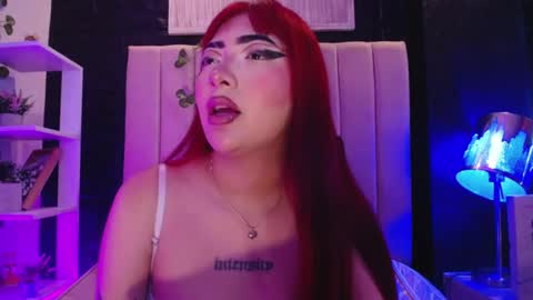 Mia online show from December 30, 4:40 pm