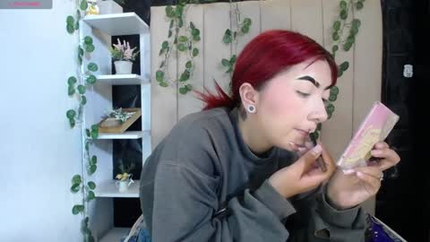 Mia online show from February 5, 1:22 pm