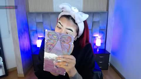 Mia online show from October 10, 1:43 pm