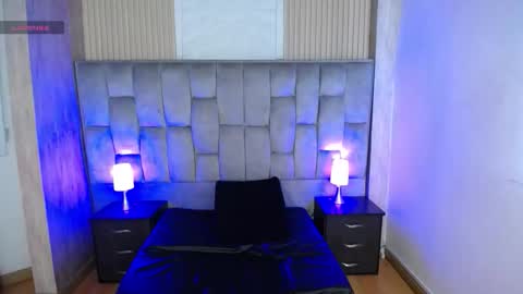 Mia online show from October 11, 2:48 pm