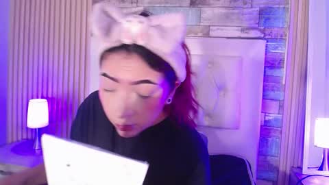 Mia online show from March 17, 1:03 pm