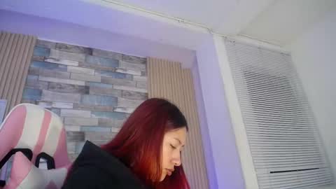 Mia online show from March 29, 1:00 pm