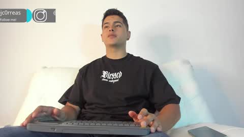 _juanes__ online show from December 19, 3:41 pm