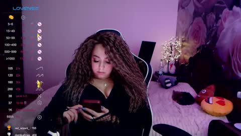 _just_a_queen_3 online show from December 4, 9:02 pm