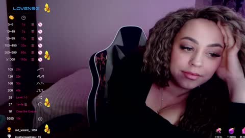 _just_a_queen_3 online show from December 11, 9:23 pm