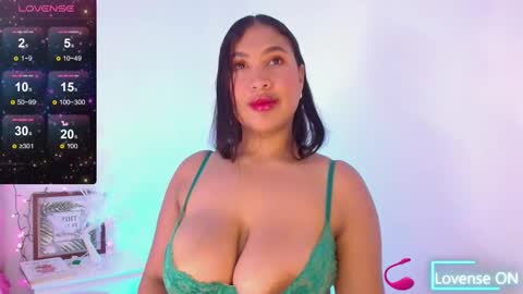 Snapshot of _karenestrada_ chatting on December 6, 2:35 am Karen online show from December 6, 2:35 am