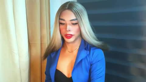 _karie_ online show from May 6, 5:40 pm
