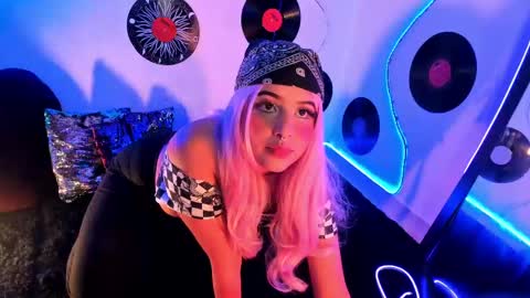 Snapshot of _karine01 chatting on March 10, 5:22 am _karine01 online show from March 10, 5:22 am
