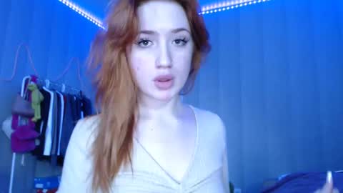 katemiller online show from December 24, 9:39 am