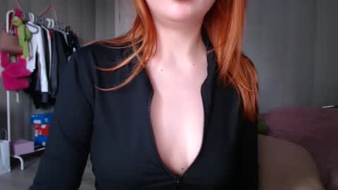 katemiller online show from December 26, 8:50 am