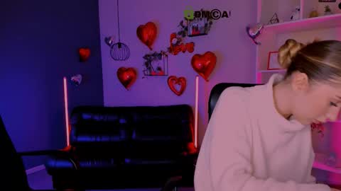 _kellykitten_ online show from February 23, 9:39 am