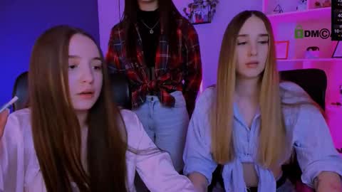 _kellykitten_ online show from March 26, 10:10 am