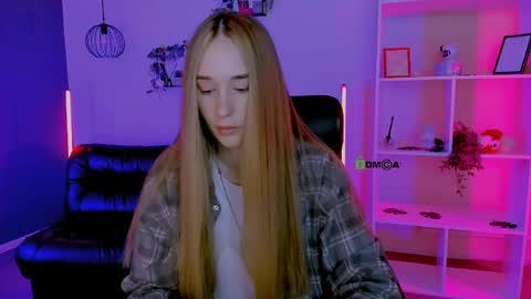 _kellykitten_ online show from May 11, 8:42 am