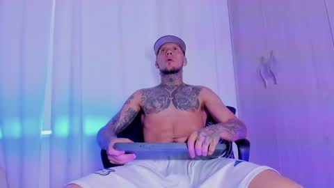 Snapshot of _kevin_xxx chatting on October 7, 3:42 pm online show from October 7, 3:42 pm