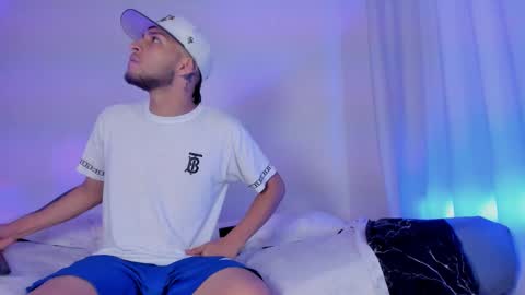 Snapshot of _kevin_xxx chatting on October 12, 10:47 am online show from October 12, 10:47 am