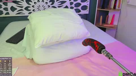 _kheissy_ online show from December 13, 1:55 pm