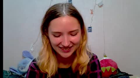 _kikiclark_ online show from October 4, 9:02 pm