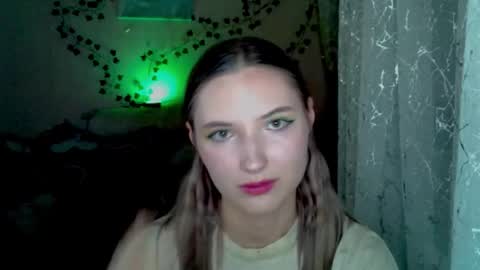 _kikiclark_ online show from November 14, 10:29 pm