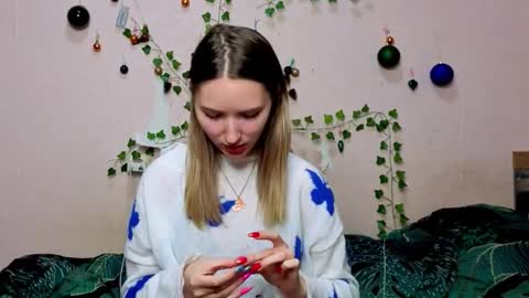 _kikiclark_ online show from January 18, 8:56 pm