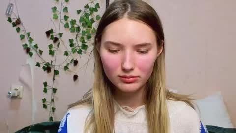 _kikiclark_ online show from February 22, 7:12 pm