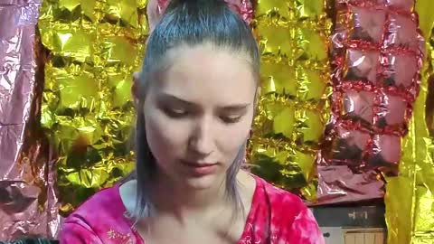 Snapshot of _kikiclark_ chatting on April 12, 8:14 pm _kikiclark_ online show from April 12, 8:14 pm