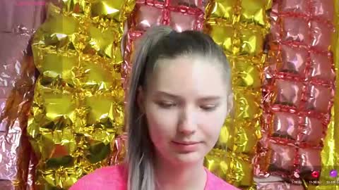 Snapshot of _kikiclark_ chatting on April 19, 1:21 pm _kikiclark_ online show from April 19, 1:21 pm