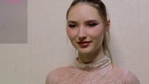 Snapshot of _kikiclark_ chatting on May 3, 7:42 pm _kikiclark_ online show from May 3, 7:42 pm