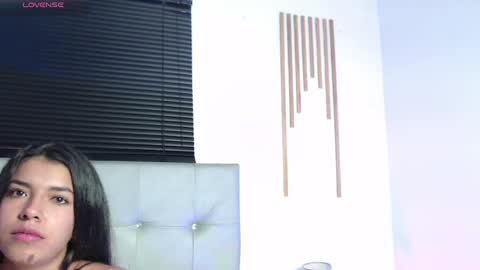 Snapshot of _kimmygrey chatting on April 6, 6:42 pm Kin online show from April 6, 6:42 pm