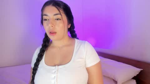 Snapshot of _kimtorres_1 chatting on April 4, 4:33 am _kimtorres_1 online show from April 4, 4:33 am