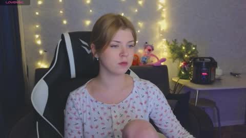 Molly   Emily online show from February 5, 5:28 pm