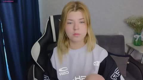 Molly   Emily online show from March 9, 12:53 pm