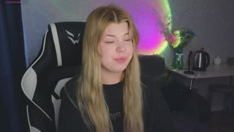Molly   Emily online show from May 5, 2:08 am
