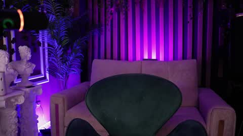   online show from October 6, 8:28 pm