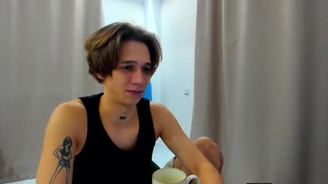 Snapshot of _kurt chatting on December 19, 1:40 pm Kurt online show from December 19, 1:40 pm