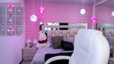 Snapshot of _laaura_ chatting on May 20, 1:17 pm Laura online show from May 20, 1:17 pm