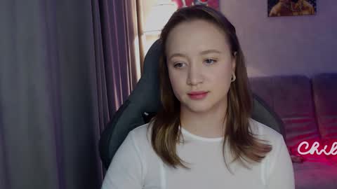 _lalune_ online show from November 5, 9:31 am