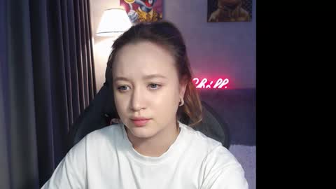 _lalune_ online show from November 17, 2:56 pm