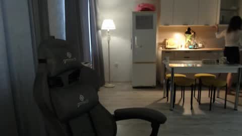 _lalune_ online show from March 11, 12:22 pm