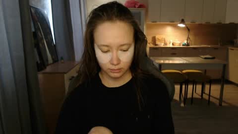 _lalune_ online show from March 24, 8:19 am