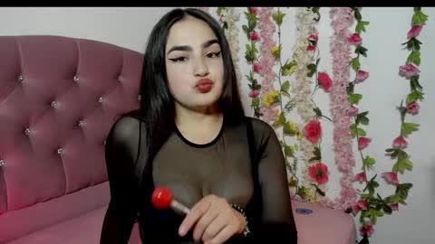 Snapshot of _laurenwhite chatting on April 1, 6:27 pm lauren online show from April 1, 6:27 pm